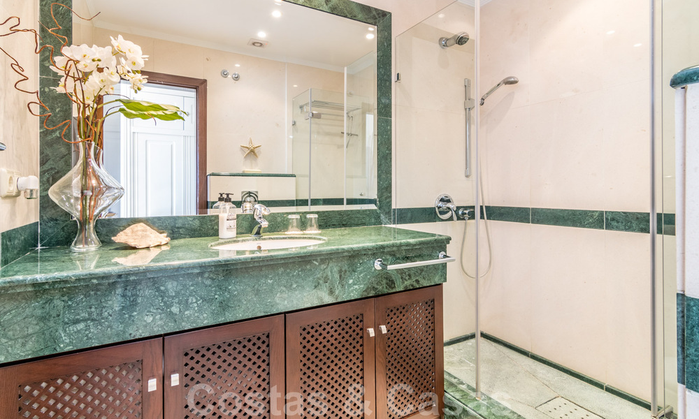 Luxueus, duplex penthouse te koop met panoramisch zeezicht in Benahavis - Marbella 41472