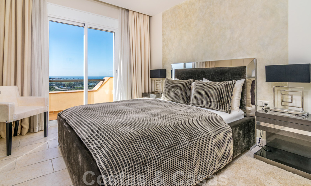 Luxueus, duplex penthouse te koop met panoramisch zeezicht in Benahavis - Marbella 41474