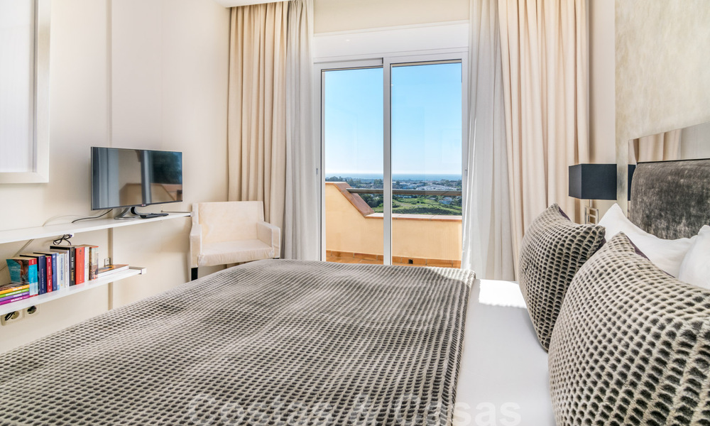 Luxueus, duplex penthouse te koop met panoramisch zeezicht in Benahavis - Marbella 41475