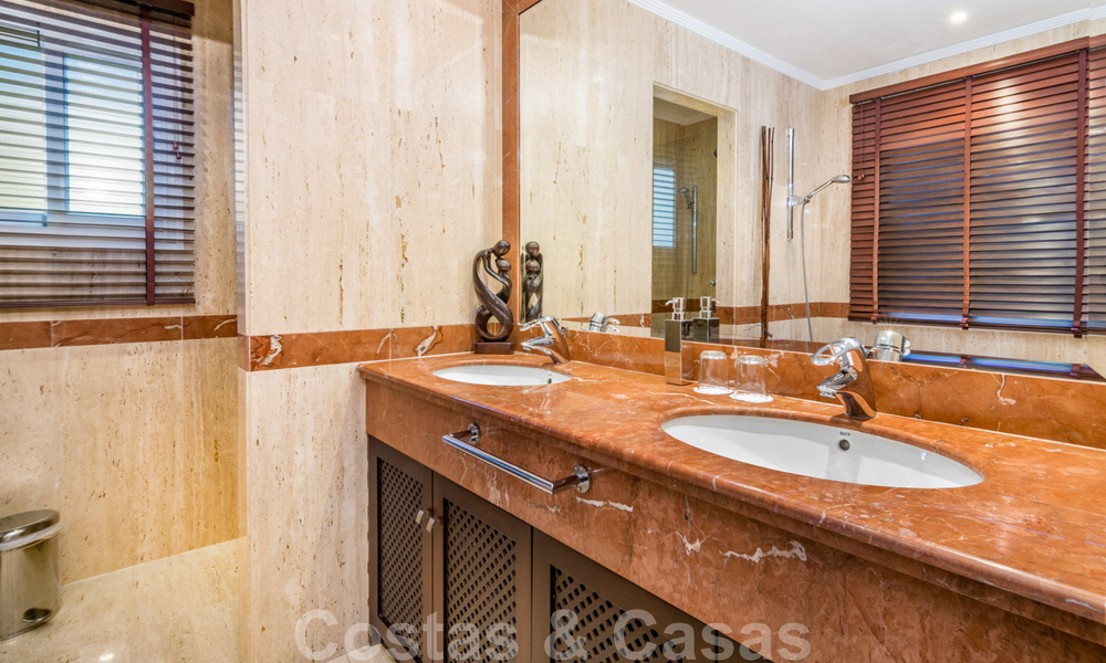 Luxueus, duplex penthouse te koop met panoramisch zeezicht in Benahavis - Marbella 41482