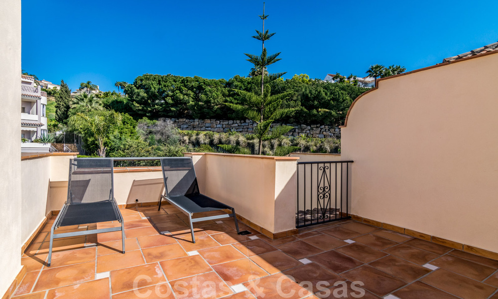 Luxueus, duplex penthouse te koop met panoramisch zeezicht in Benahavis - Marbella 41486