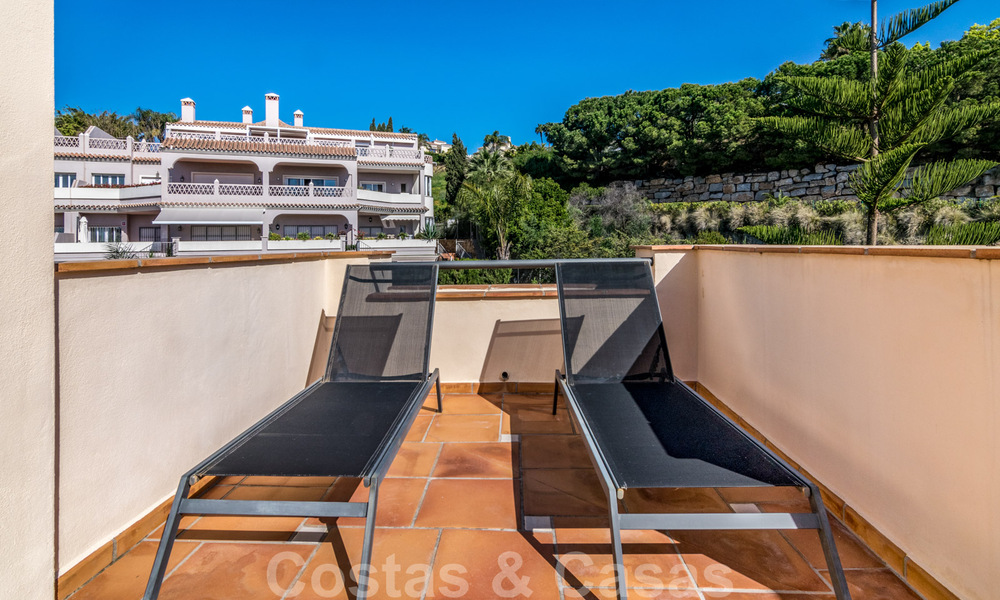 Luxueus, duplex penthouse te koop met panoramisch zeezicht in Benahavis - Marbella 41487