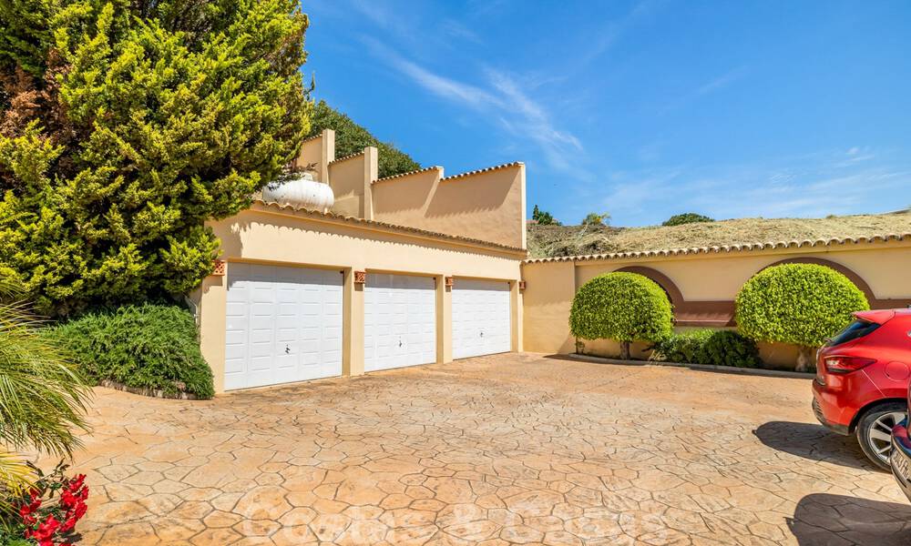 Spaanse, luxevilla te koop, met zicht op het landschap en de zee, in Marbella - Benahavis 41537