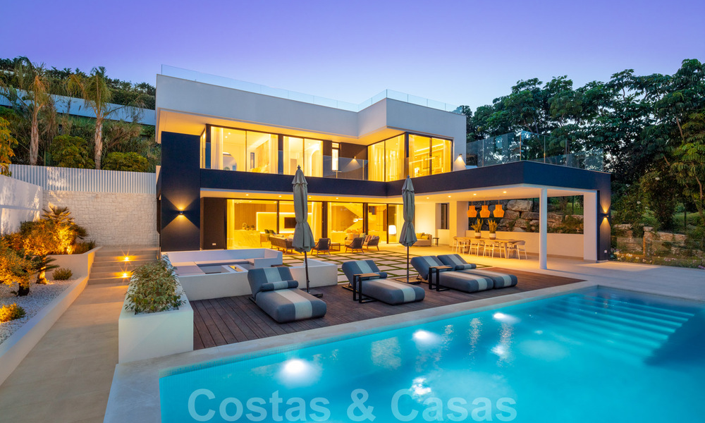 Luxueuze, LA-stijl villa te koop, met een open zicht op de La Concha berg in Nueva Andalucia - Marbella 41708