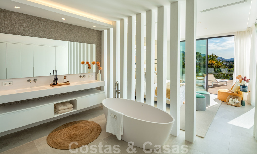 Luxueuze, LA-stijl villa te koop, met een open zicht op de La Concha berg in Nueva Andalucia - Marbella 41712