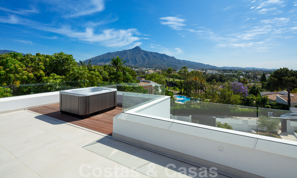 Luxueuze, LA-stijl villa te koop, met een open zicht op de La Concha berg in Nueva Andalucia - Marbella 41719