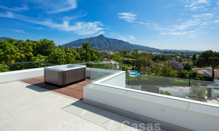 Luxueuze, LA-stijl villa te koop, met een open zicht op de La Concha berg in Nueva Andalucia - Marbella 41719 