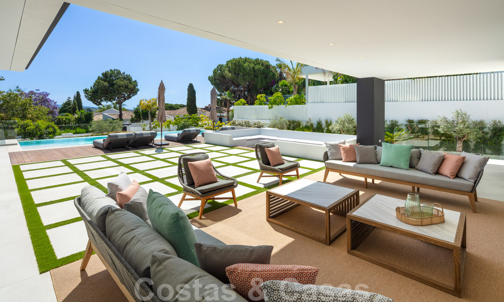 Luxueuze, LA-stijl villa te koop, met een open zicht op de La Concha berg in Nueva Andalucia - Marbella 41720