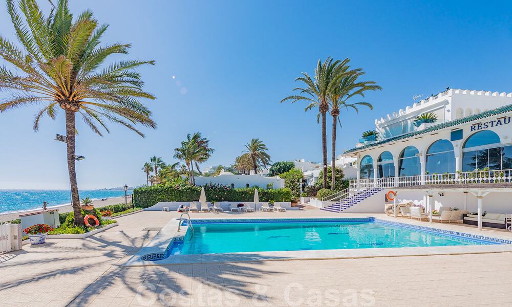 Charmant huis te koop, in een complex direct aan het strand, met prachtig zeezicht op de Golden Mile - Marbella 41613