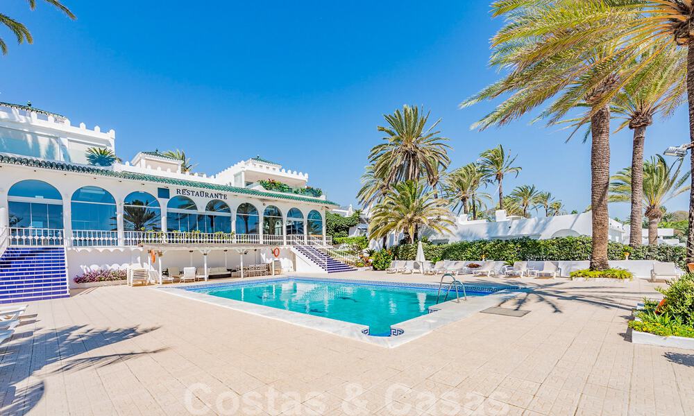 Charmant huis te koop, in een complex direct aan het strand, met prachtig zeezicht op de Golden Mile - Marbella 41615