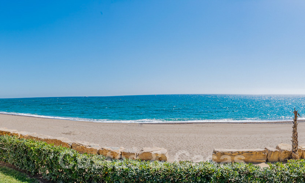 Charmant huis te koop, in een complex direct aan het strand, met prachtig zeezicht op de Golden Mile - Marbella 41616