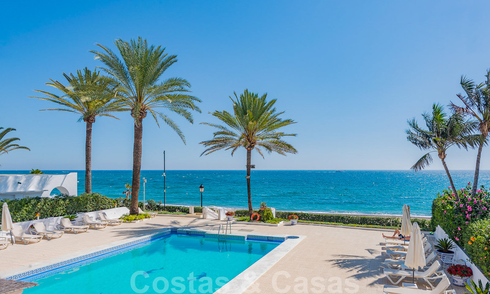 Charmant huis te koop, in een complex direct aan het strand, met prachtig zeezicht op de Golden Mile - Marbella 41618