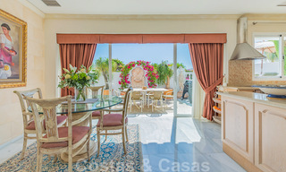 Charmant huis te koop, in een complex direct aan het strand, met prachtig zeezicht op de Golden Mile - Marbella 41652 
