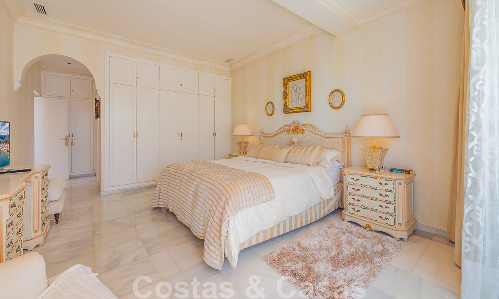 Charmant huis te koop, in een complex direct aan het strand, met prachtig zeezicht op de Golden Mile - Marbella 41655