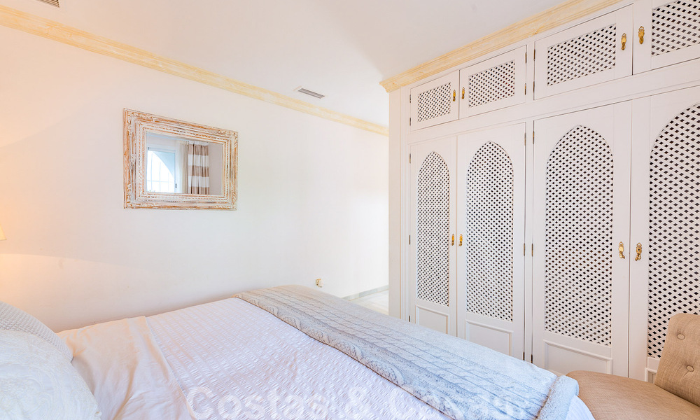 Charmant huis te koop, in een complex direct aan het strand, met prachtig zeezicht op de Golden Mile - Marbella 41664