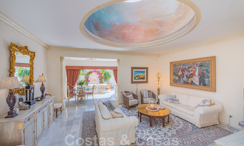 Charmant huis te koop, in een complex direct aan het strand, met prachtig zeezicht op de Golden Mile - Marbella 41666