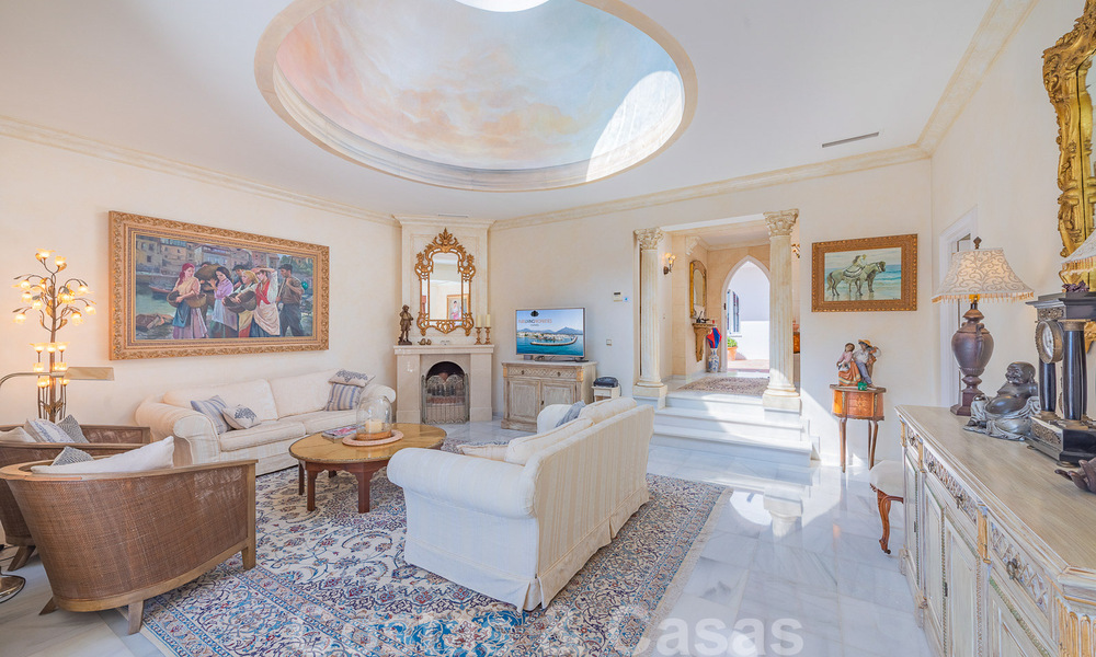 Charmant huis te koop, in een complex direct aan het strand, met prachtig zeezicht op de Golden Mile - Marbella 41669