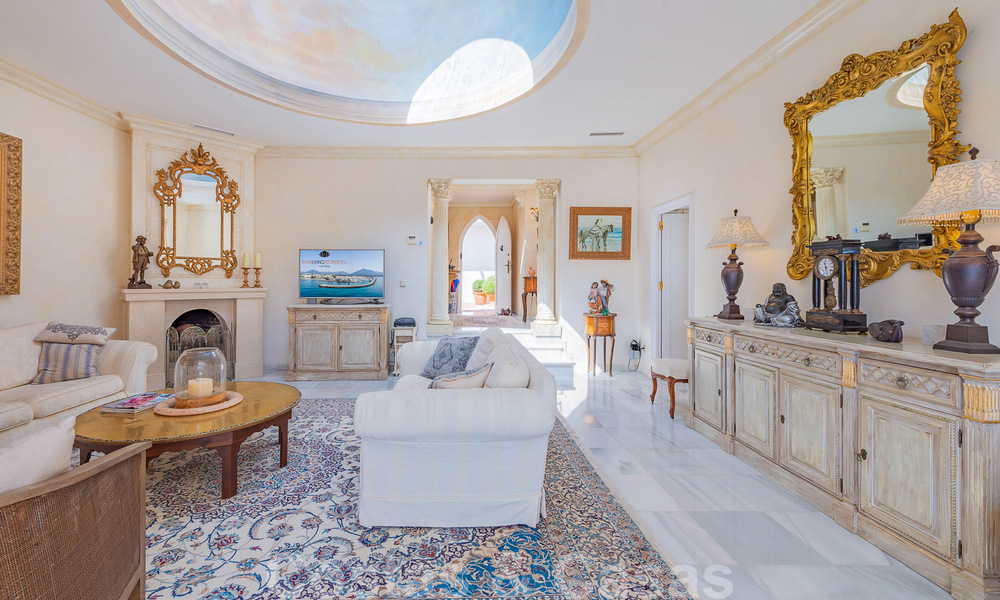 Charmant huis te koop, in een complex direct aan het strand, met prachtig zeezicht op de Golden Mile - Marbella 41670