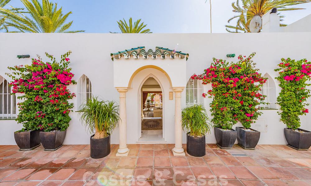 Charmant huis te koop, in een complex direct aan het strand, met prachtig zeezicht op de Golden Mile - Marbella 41674