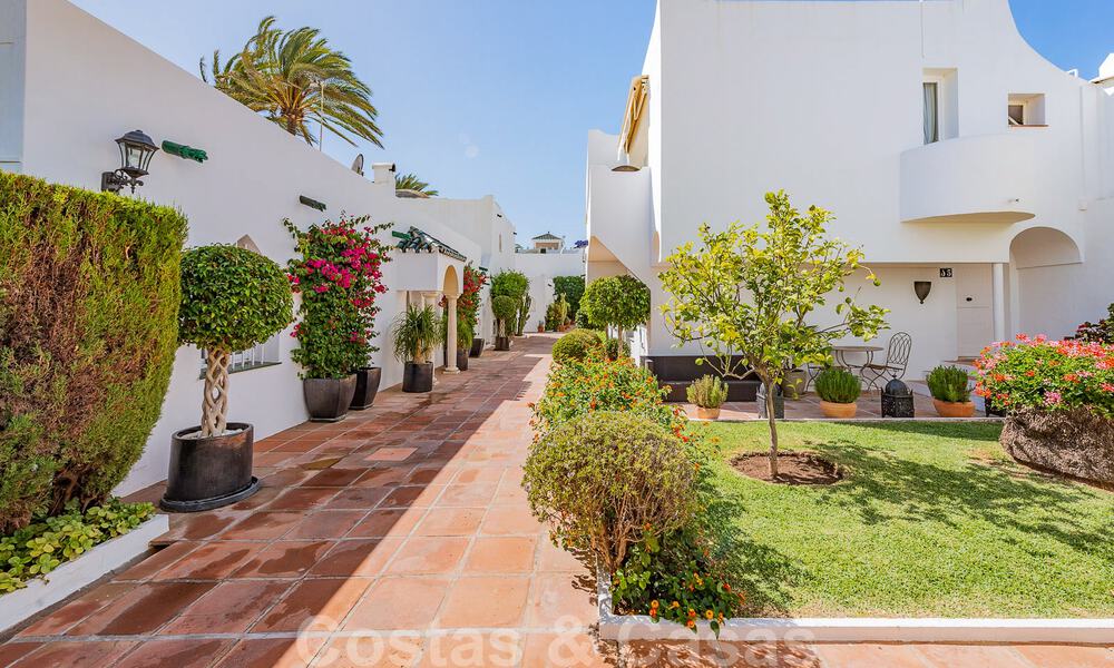 Charmant huis te koop, in een complex direct aan het strand, met prachtig zeezicht op de Golden Mile - Marbella 41676