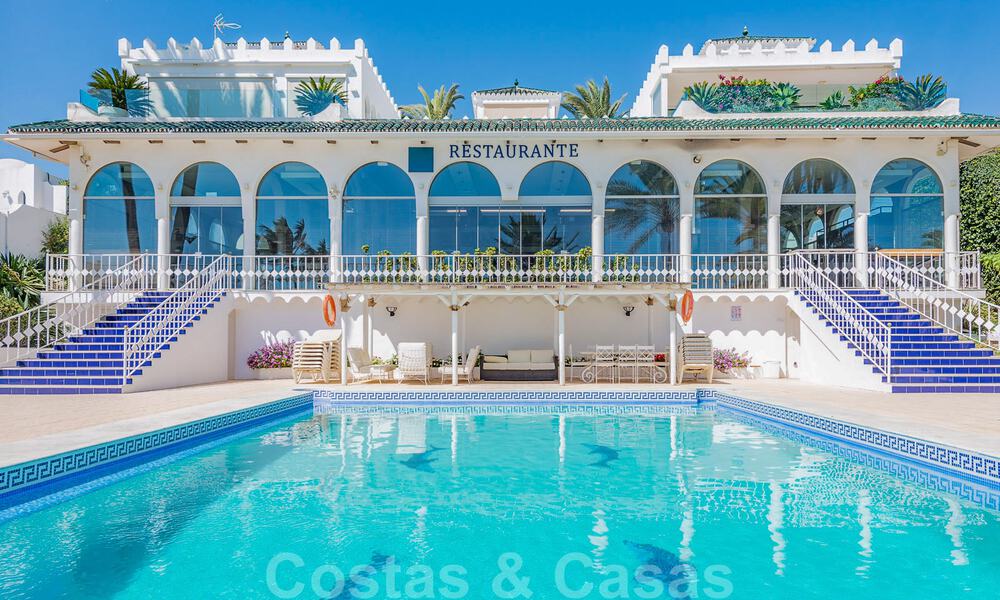 Charmant huis te koop, in een complex direct aan het strand, met prachtig zeezicht op de Golden Mile - Marbella 41681
