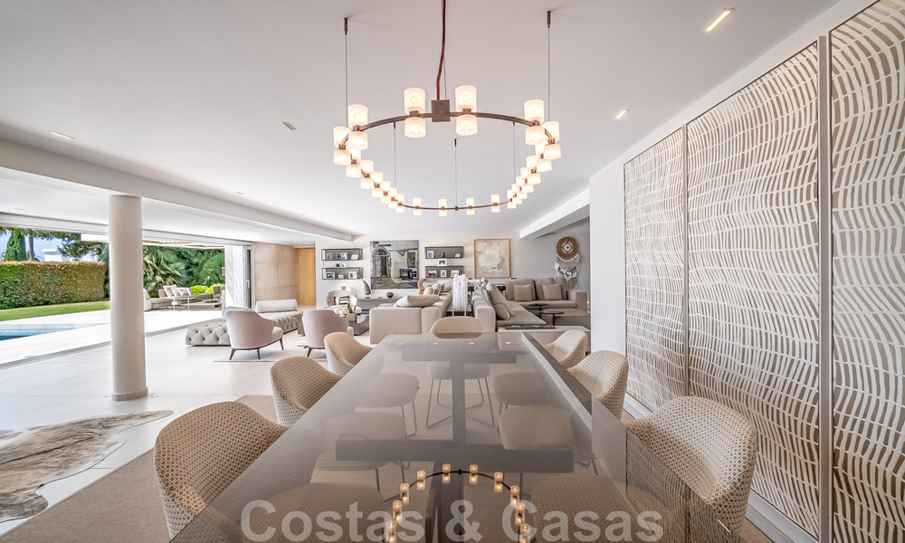 Prachtige villa te koop, gerenoveerd in een luxueuze, moderne stijl, op de Golden Mile - Marbella 41684
