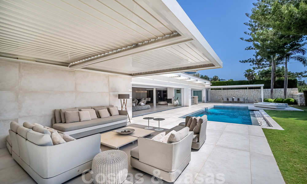 Prachtige villa te koop, gerenoveerd in een luxueuze, moderne stijl, op de Golden Mile - Marbella 41688