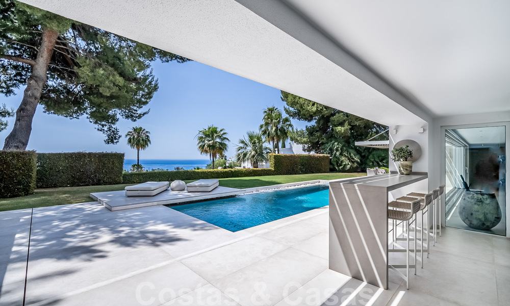 Prachtige villa te koop, gerenoveerd in een luxueuze, moderne stijl, op de Golden Mile - Marbella 41689