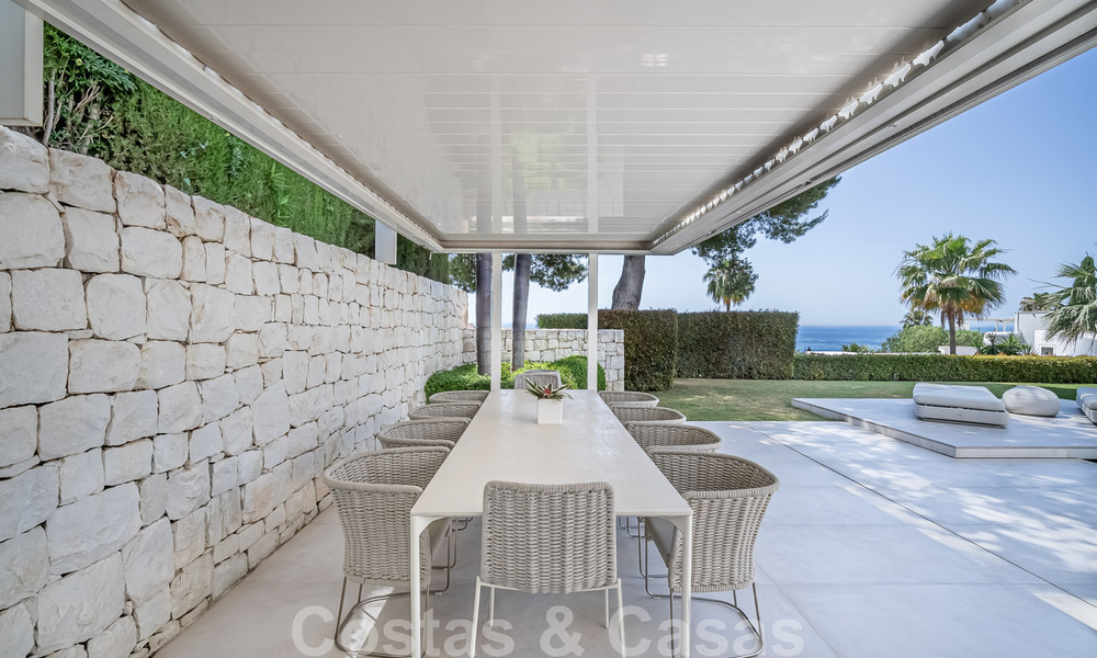 Prachtige villa te koop, gerenoveerd in een luxueuze, moderne stijl, op de Golden Mile - Marbella 41691