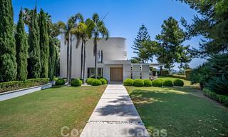 Prachtige villa te koop, gerenoveerd in een luxueuze, moderne stijl, op de Golden Mile - Marbella 41696 