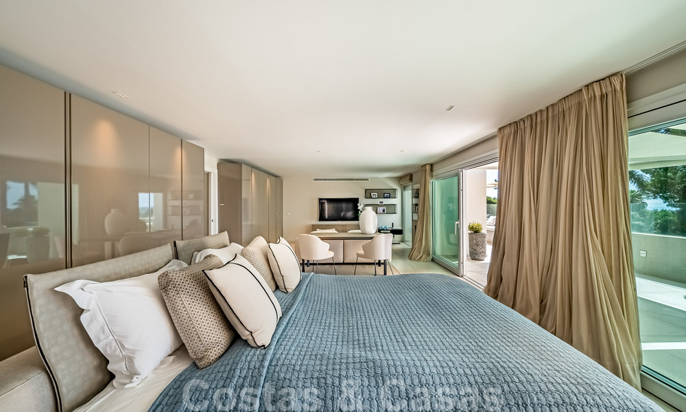 Prachtige villa te koop, gerenoveerd in een luxueuze, moderne stijl, op de Golden Mile - Marbella 41697