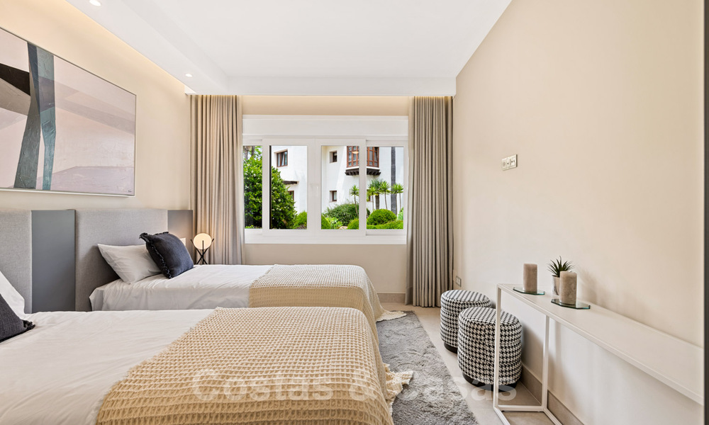 Instapklaar, luxe appartement te koop, in een beveiligd strandcomplex op de New Golden Mile tussen Marbella en Estepona 41888