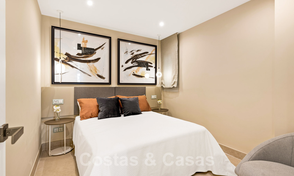 Instapklaar, luxe appartement te koop, in een beveiligd strandcomplex op de New Golden Mile tussen Marbella en Estepona 41889