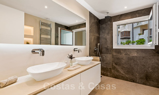 Instapklaar, luxe appartement te koop, in een beveiligd strandcomplex op de New Golden Mile tussen Marbella en Estepona 41890 