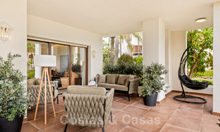 Instapklaar, luxe appartement te koop, in een beveiligd strandcomplex op de New Golden Mile tussen Marbella en Estepona 41895 