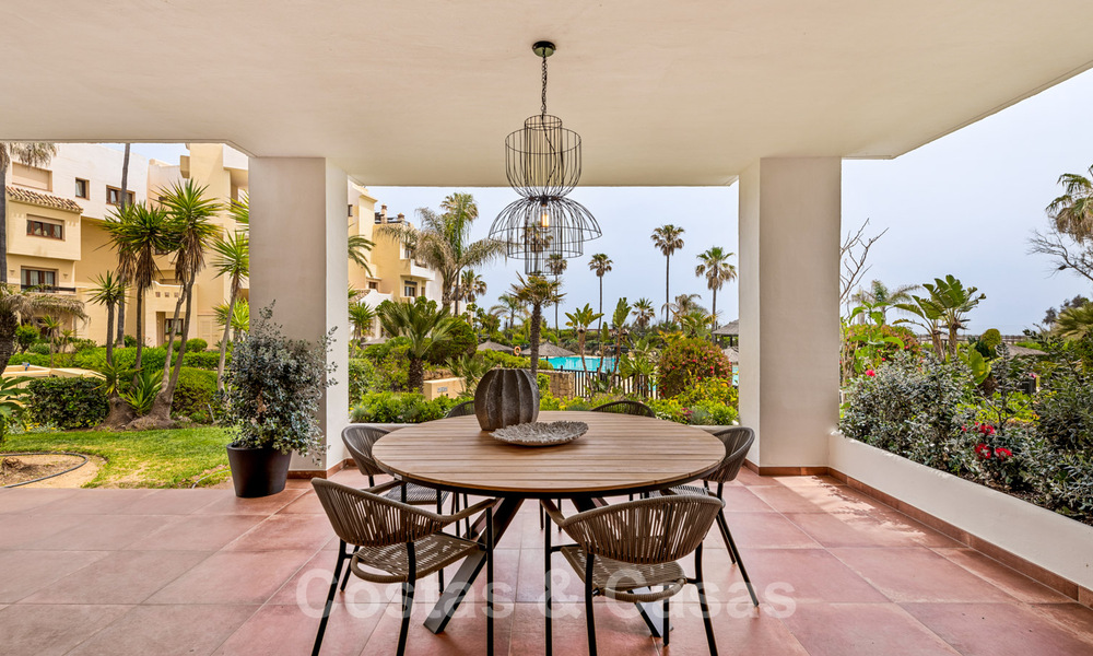 Instapklaar, luxe appartement te koop, in een beveiligd strandcomplex op de New Golden Mile tussen Marbella en Estepona 41899