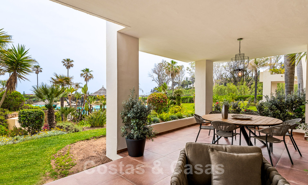 Instapklaar, luxe appartement te koop, in een beveiligd strandcomplex op de New Golden Mile tussen Marbella en Estepona 41900