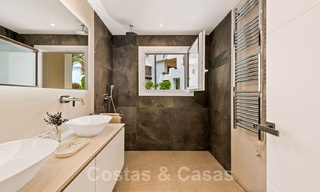 Instapklaar, luxe appartement te koop, in een beveiligd strandcomplex op de New Golden Mile tussen Marbella en Estepona 41903 