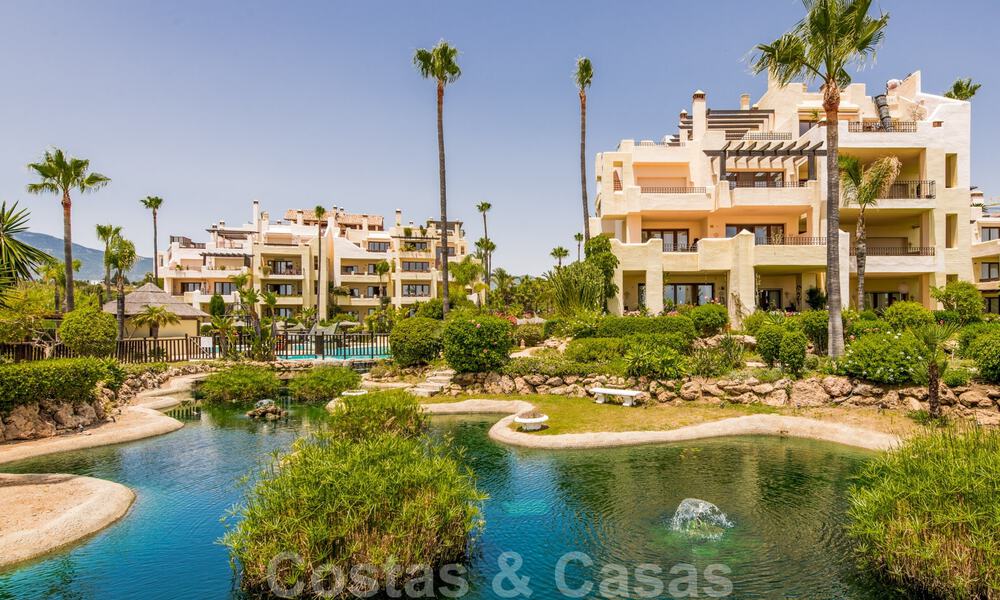 Instapklaar, luxe appartement te koop, in een beveiligd strandcomplex op de New Golden Mile tussen Marbella en Estepona 41907