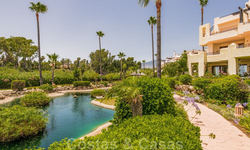 Instapklaar, luxe appartement te koop, in een beveiligd strandcomplex op de New Golden Mile tussen Marbella en Estepona 41908