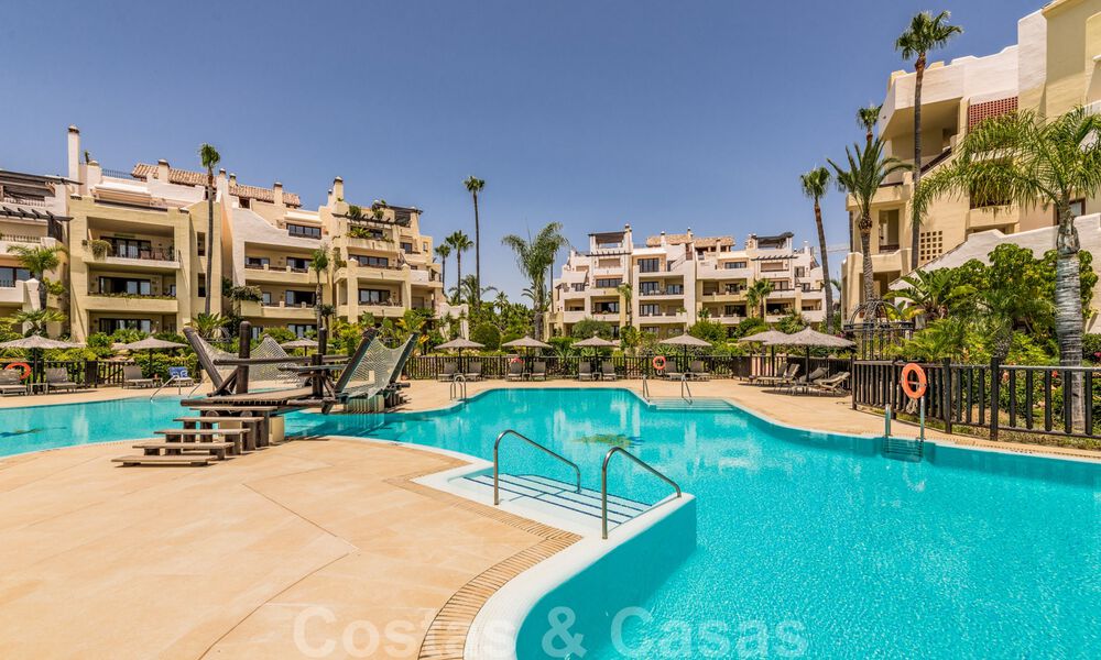 Instapklaar, luxe appartement te koop, in een beveiligd strandcomplex op de New Golden Mile tussen Marbella en Estepona 41909