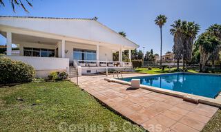 Investeringsobject. Charmante villa te koop op een groot perceel met zeezicht in rustige wijk dicht bij Marbella stad 41788 