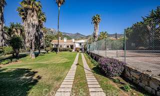 Investeringsobject. Charmante villa te koop op een groot perceel met zeezicht in rustige wijk dicht bij Marbella stad 41790 