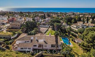 Investeringsobject. Charmante villa te koop op een groot perceel met zeezicht in rustige wijk dicht bij Marbella stad 41795 