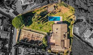 Investeringsobject. Charmante villa te koop op een groot perceel met zeezicht in rustige wijk dicht bij Marbella stad 41798 