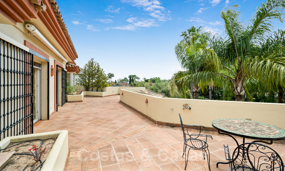 Luxevilla te koop in traditonele stijl met uitzicht op de tuin, beachside in Guadalmina Baja in Marbella 41816