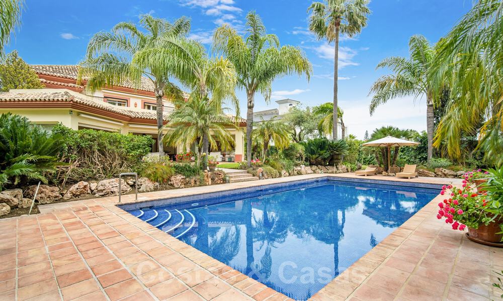 Luxevilla te koop in traditonele stijl met uitzicht op de tuin, beachside in Guadalmina Baja in Marbella 41818