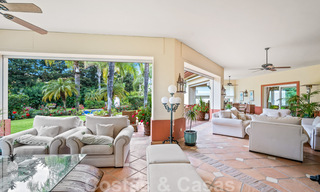 Luxevilla te koop in traditonele stijl met uitzicht op de tuin, beachside in Guadalmina Baja in Marbella 41841 