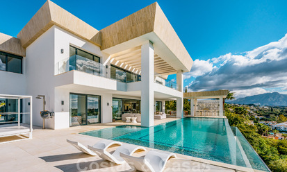 Moderne villa te koop met panoramisch zeezicht in Marbella - Benahavis 41921