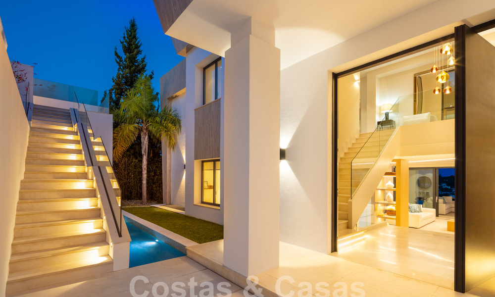 Moderne villa te koop met panoramisch zeezicht in Marbella - Benahavis 58752